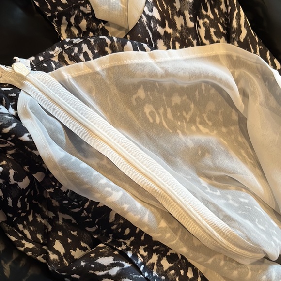 NWT Snow Leopard Print Sleeveless Tunic - Picture 6 of 9